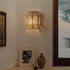 Warme Atmosphäre mit eleganter Lampe